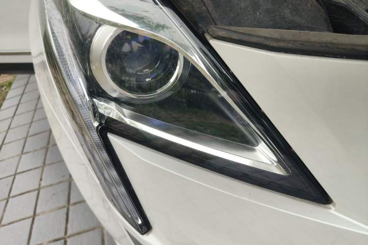 Used Cadillac XT5 2018 25T Luxury Model Right Front Headlight