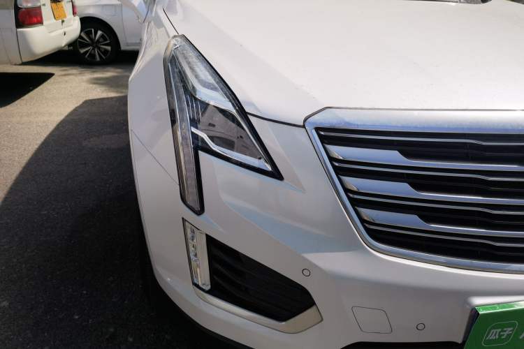 Used Cadillac XT5 2018 28T Four-Wheel Drive Luxury Model Right Front Headlight