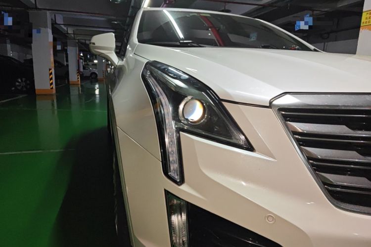 Used Cadillac XT5 2018 28E Four-Wheel Drive Tech Version Right Front Headlight