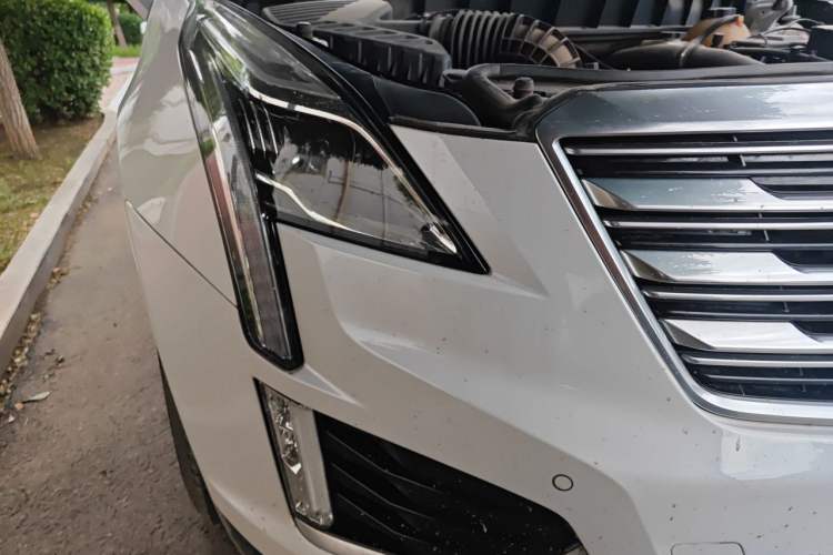 Used Cadillac XT5 2018 28T Four-Wheel Drive Luxury Model Right Front Headlight