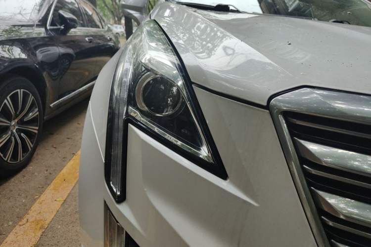 Used Cadillac XT5 2018 25T Luxury Model Right Front Headlight