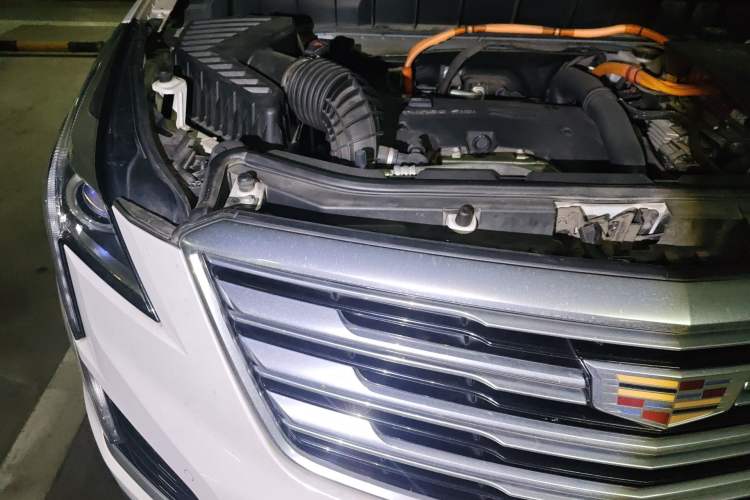Used Cadillac XT5 2018 28E Four-Wheel Drive Tech Version Right Front Headlight