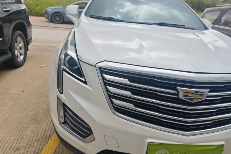 Used Cadillac XT5 2018 28E Four-Wheel Drive Tech Version Right Front Headlight