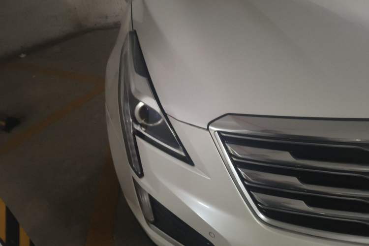 Used Cadillac XT5 2018 25T Luxury Model Right Front Headlight