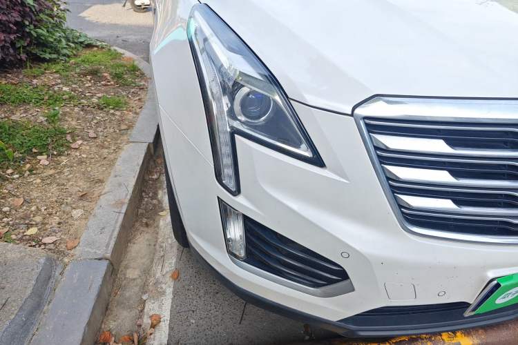 Used Cadillac XT5 2018 25T Luxury Model Right Front Headlight