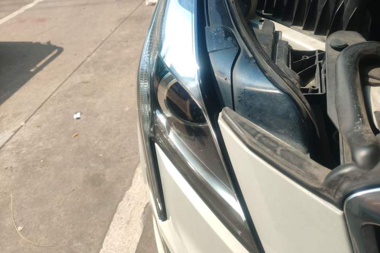 Used Cadillac XT5 2018 25T Luxury Model Right Front Headlight