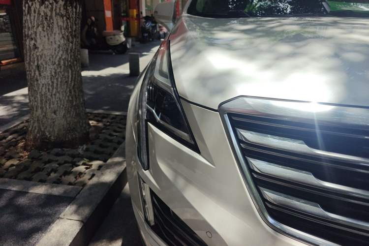 Used Cadillac XT5 2018 28T Four-Wheel Drive Luxury Model Right Front Headlight