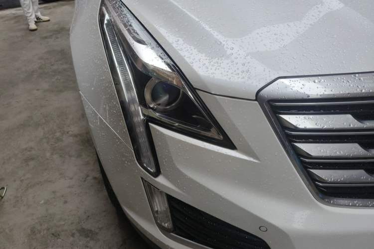 Used Cadillac XT5 2018 25T Luxury Model Right Front Headlight