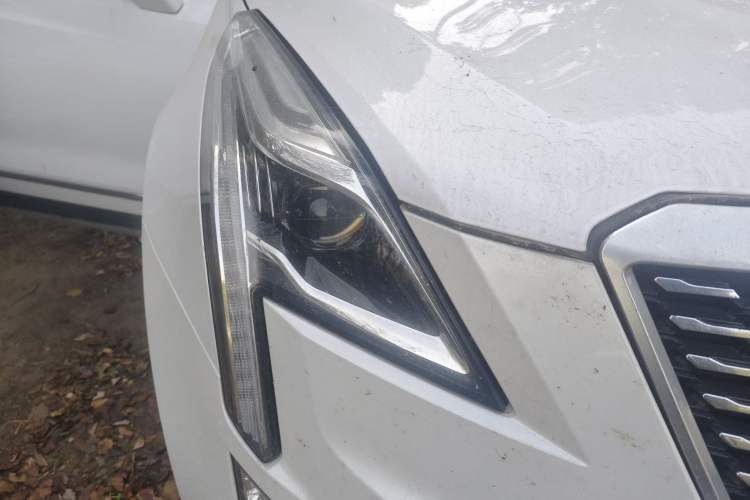 Used Cadillac XT5 2018 28T Four-Wheel Drive Luxury Model Right Front Headlight