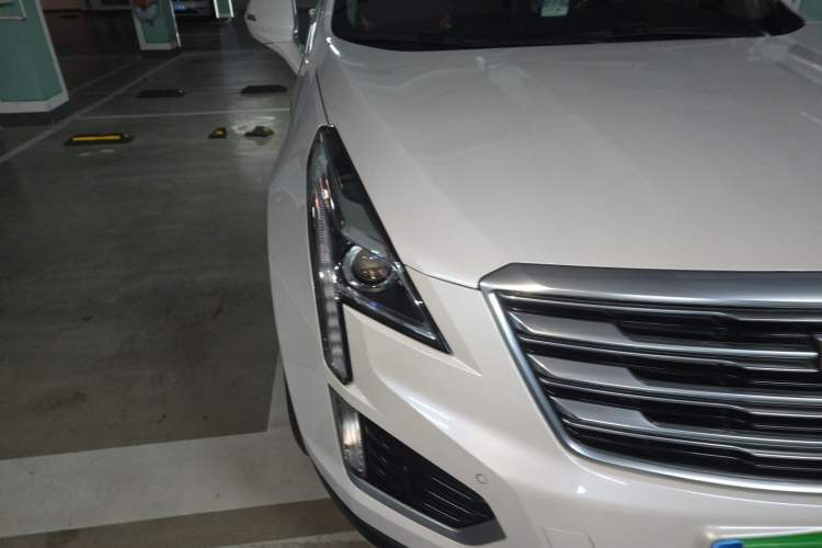 Used Cadillac XT5 2018 25T Luxury Model Right Front Headlight