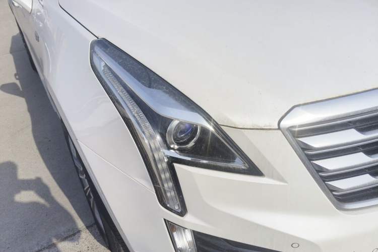 Used Cadillac XT5 2018 25T Luxury Model Right Front Headlight