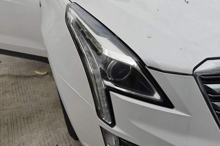 Used Cadillac XT5 2018 25T Tech Model Right Front Headlight