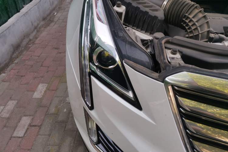 Used Cadillac XT5 2018 25T Luxury Model Right Front Headlight