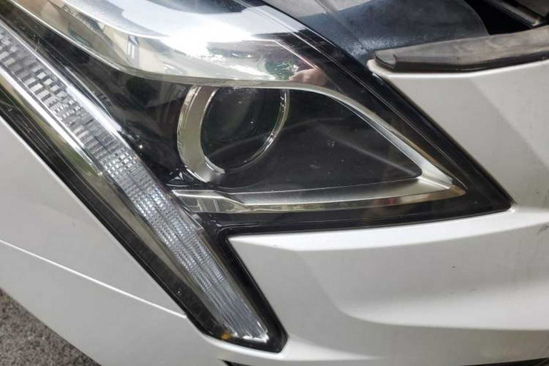 Used Cadillac XT5 2018 25T Tech Model Right Front Headlight