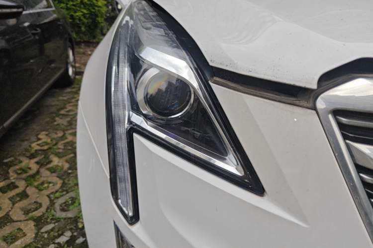 Used Cadillac XT5 2018 25T Luxury Model Right Front Headlight