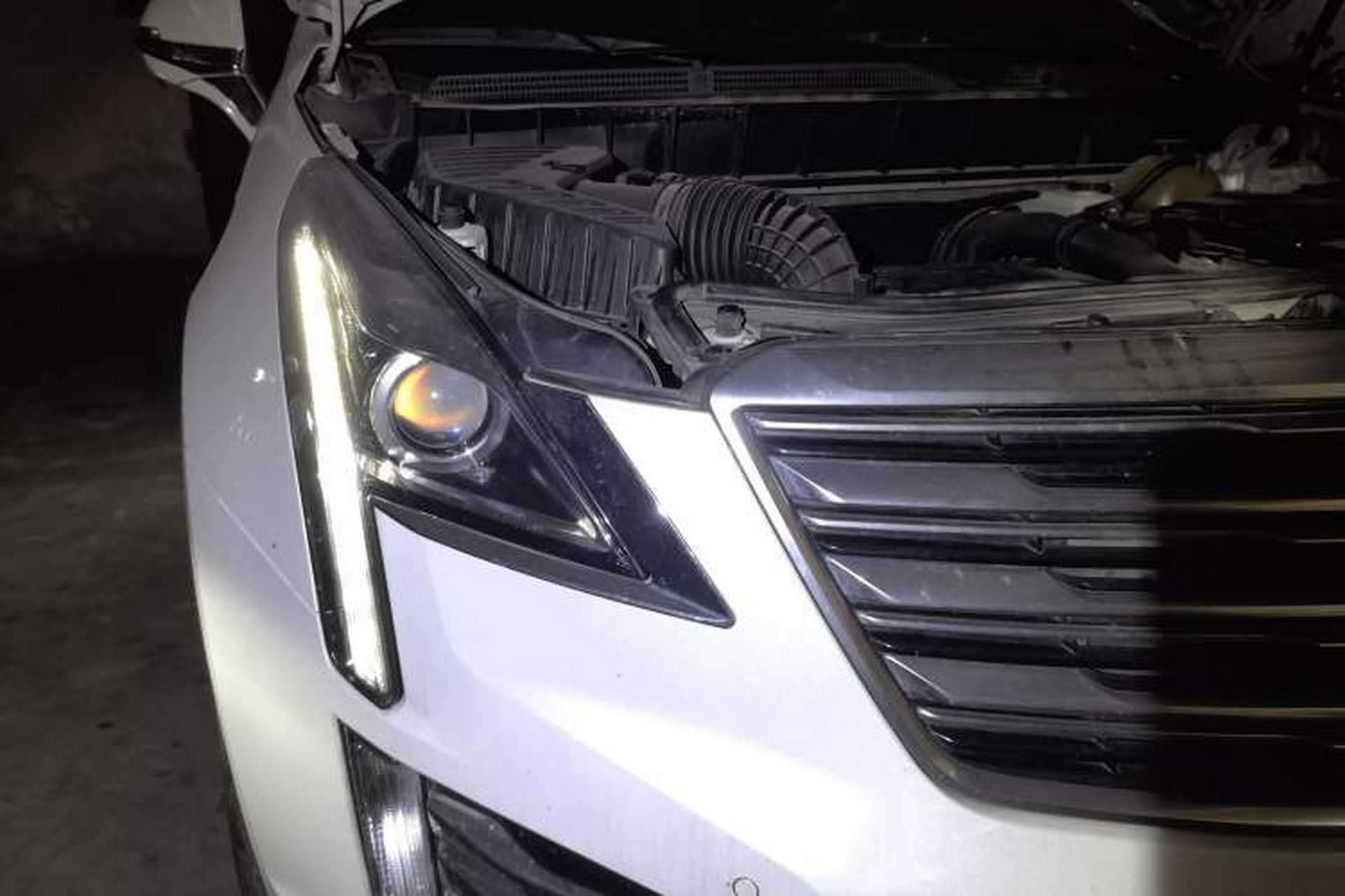 Used Cadillac XT5 2018 25T Luxury Model Right Front Headlight