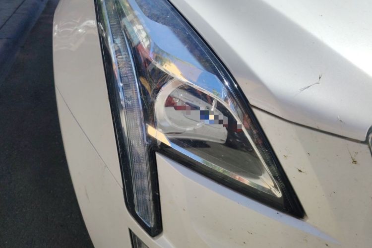 Used Cadillac XT5 2018 28E Four-Wheel Drive Tech Version Right Front Headlight