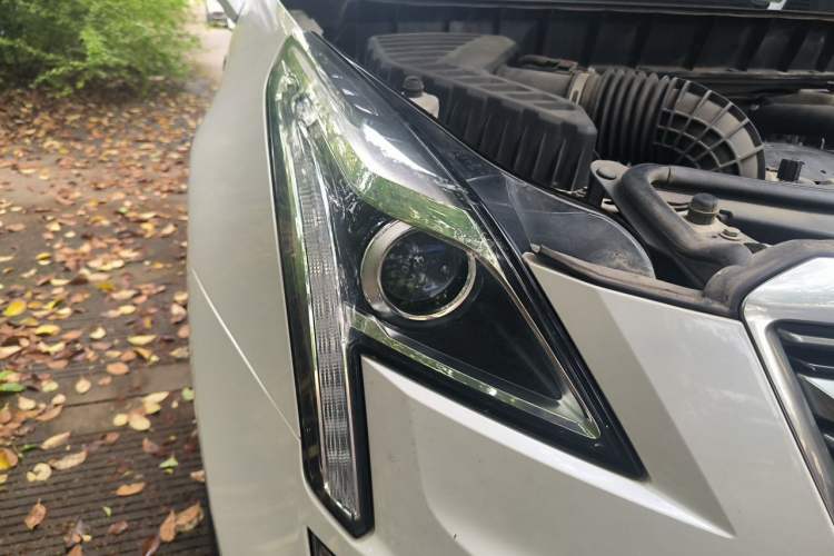 Used Cadillac XT5 2018 25T Luxury Model Right Front Headlight