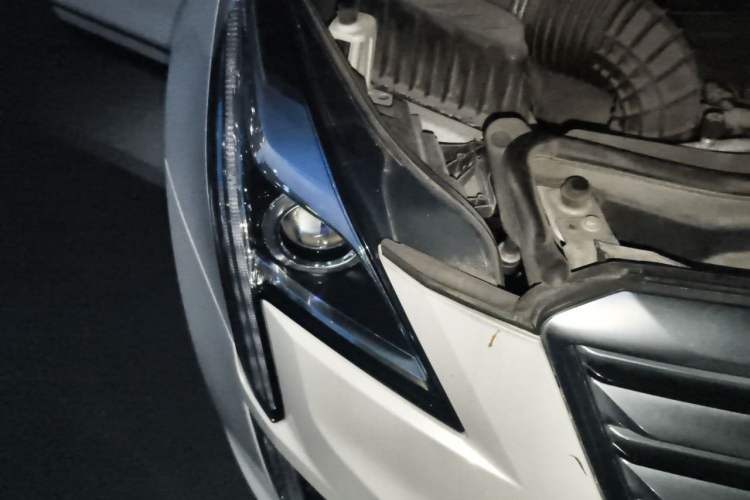 Used Cadillac XT5 2018 25T Luxury Model Right Front Headlight