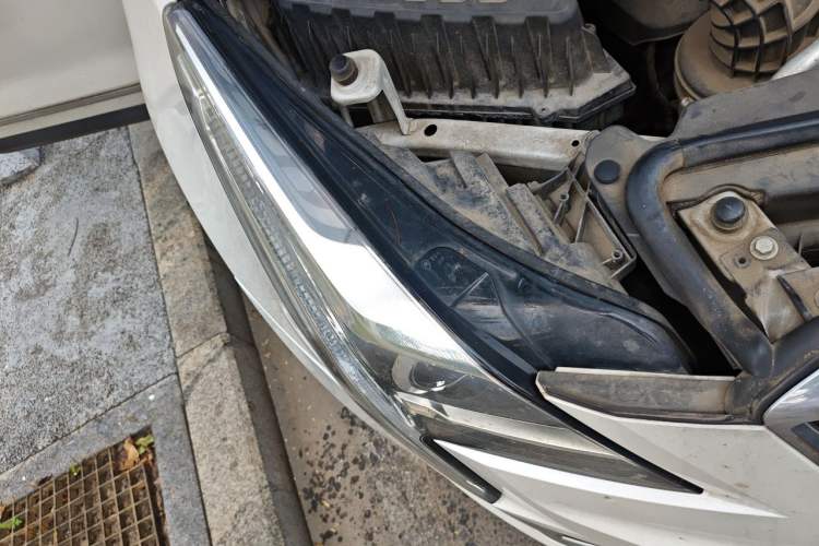 Used Cadillac XT5 2018 25T Luxury Model Right Front Headlight