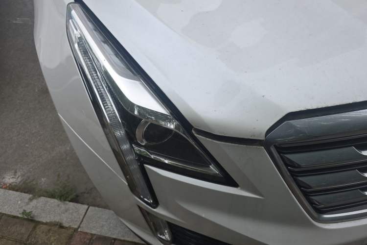 Used Cadillac XT5 2018 25T Tech Model Right Front Headlight