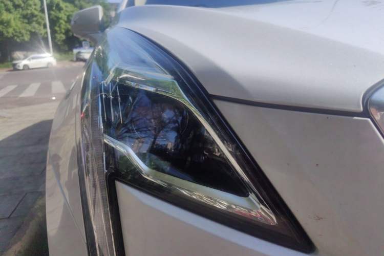 Used Cadillac XT5 2018 28T Four-Wheel Drive Luxury Model Right Front Headlight