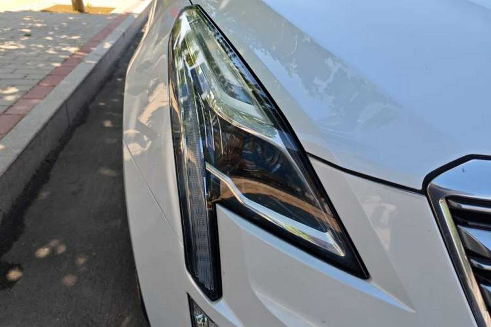 Used Cadillac XT5 2018 28T Four-Wheel Drive Luxury Model Right Front Headlight