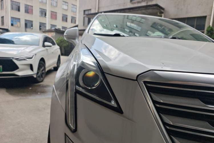 Used Cadillac XT5 2018 25T Luxury Model Right Front Headlight