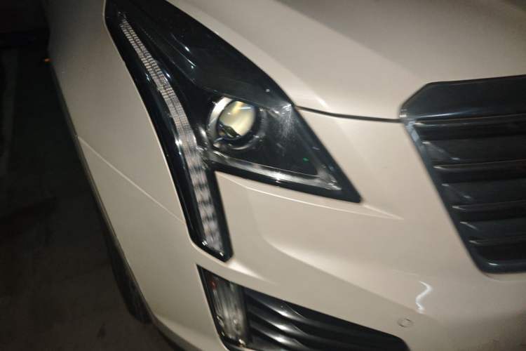 Used Cadillac XT5 2018 25T Luxury Model Right Front Headlight