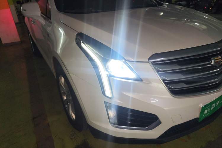 Used Cadillac XT5 2018 28E Four-Wheel Drive Tech Version Right Front Headlight