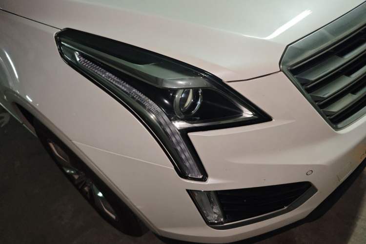 Used Cadillac XT5 2018 25T Luxury Model Right Front Headlight