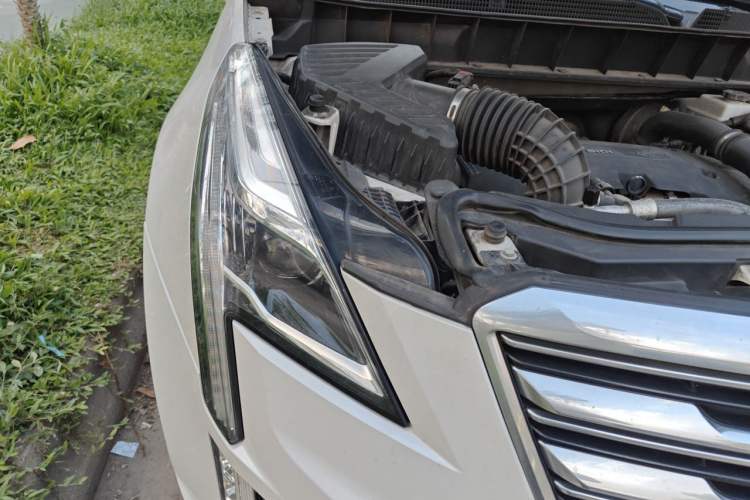Used Cadillac XT5 2018 28T Four-Wheel Drive Luxury Model Right Front Headlight