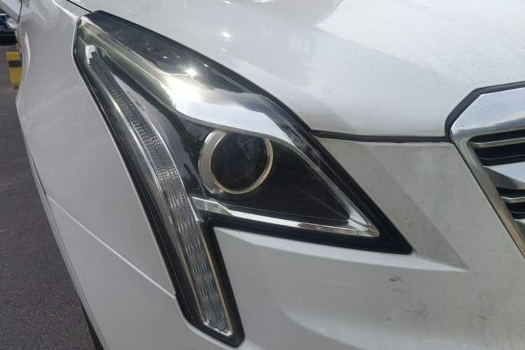 Used Cadillac XT5 2018 25T Luxury Model Right Front Headlight