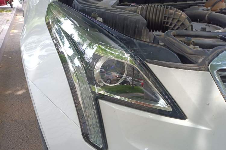 Used Cadillac XT5 2018 25T Luxury Model Right Front Headlight