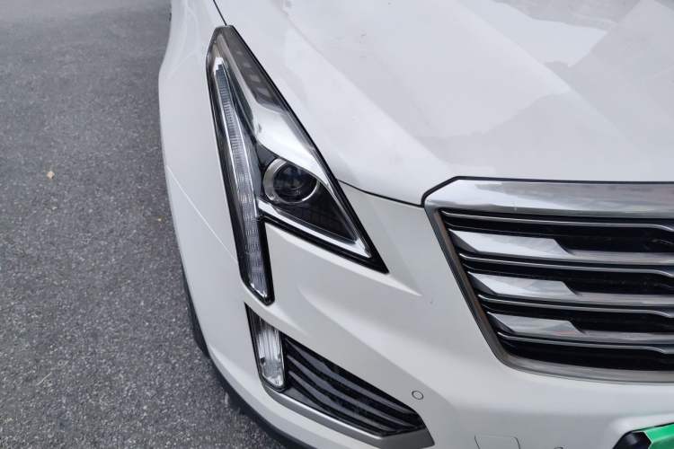 Used Cadillac XT5 2018 25T Luxury Model Right Front Headlight