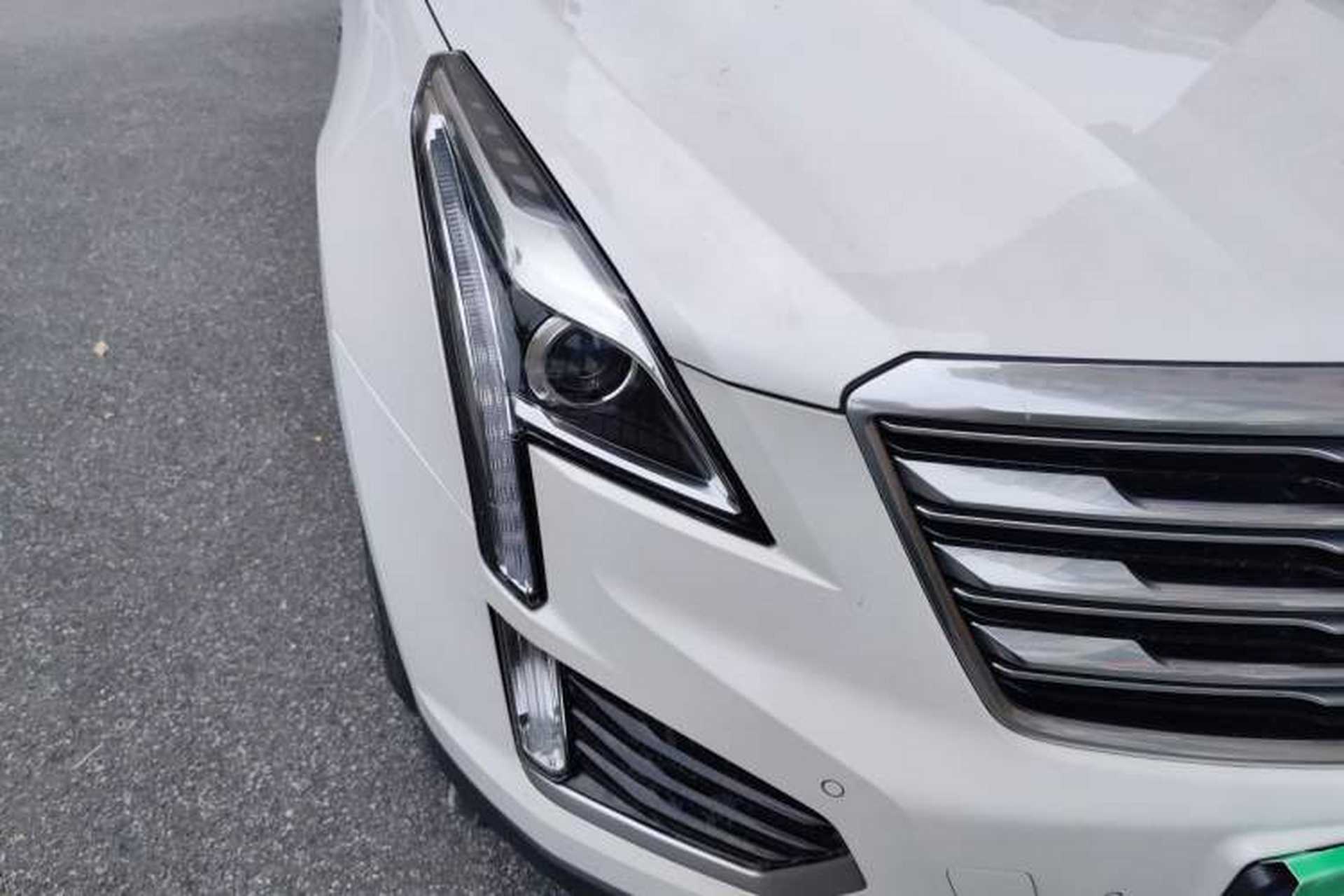 Used Cadillac XT5 2018 25T Luxury Model Right Front Headlight