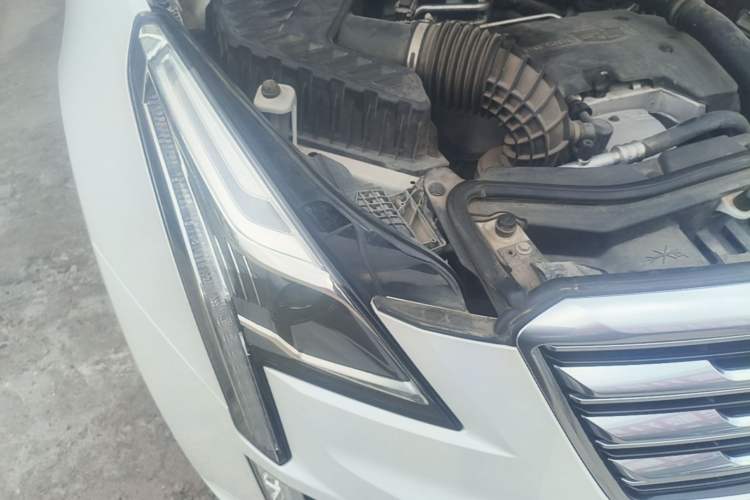 Used Cadillac XT5 2018 28T Four-Wheel Drive Luxury Model Right Front Headlight
