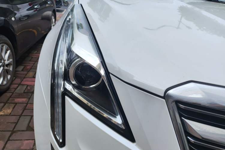 Used Cadillac XT5 2018 25T Luxury Model Right Front Headlight