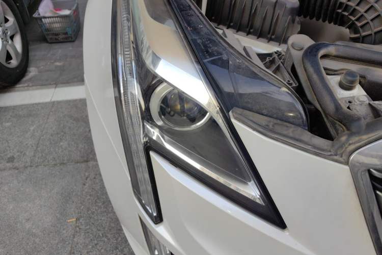 Used Cadillac XT5 2018 25T Luxury Model Right Front Headlight