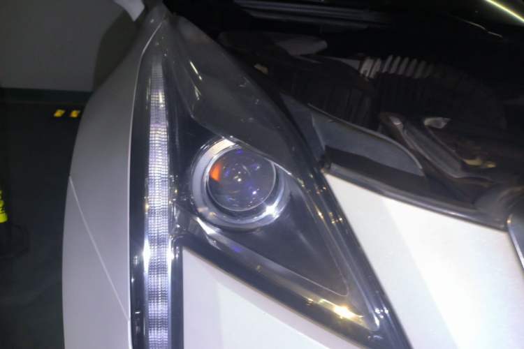 Used Cadillac XT5 2018 25T Luxury Model Right Front Headlight