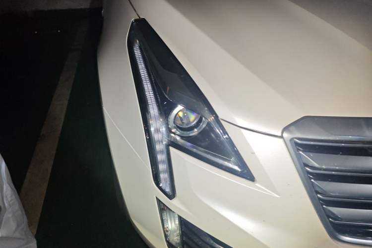 Used Cadillac XT5 2018 25T Luxury Model Right Front Headlight