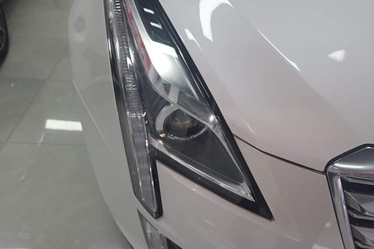 Used Cadillac XT5 2018 25T Luxury Model Right Front Headlight