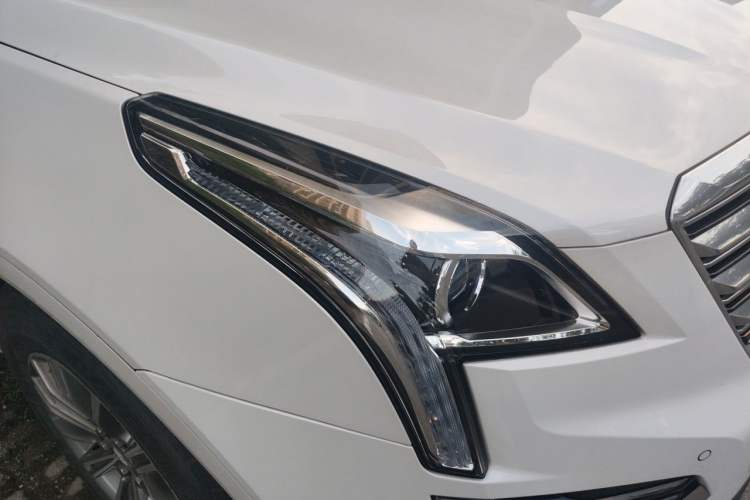 Used Cadillac XT5 2018 25T Luxury Model Right Front Headlight