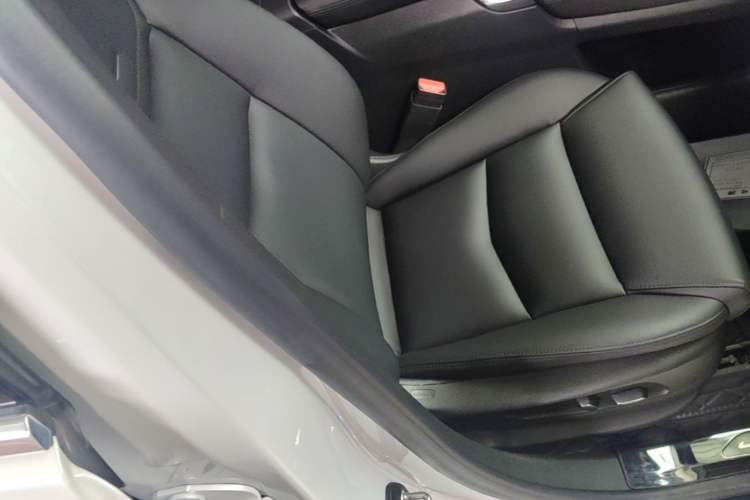 Used Cadillac XT5 2018 28E Four-Wheel Drive Tech Version Right Front Seat