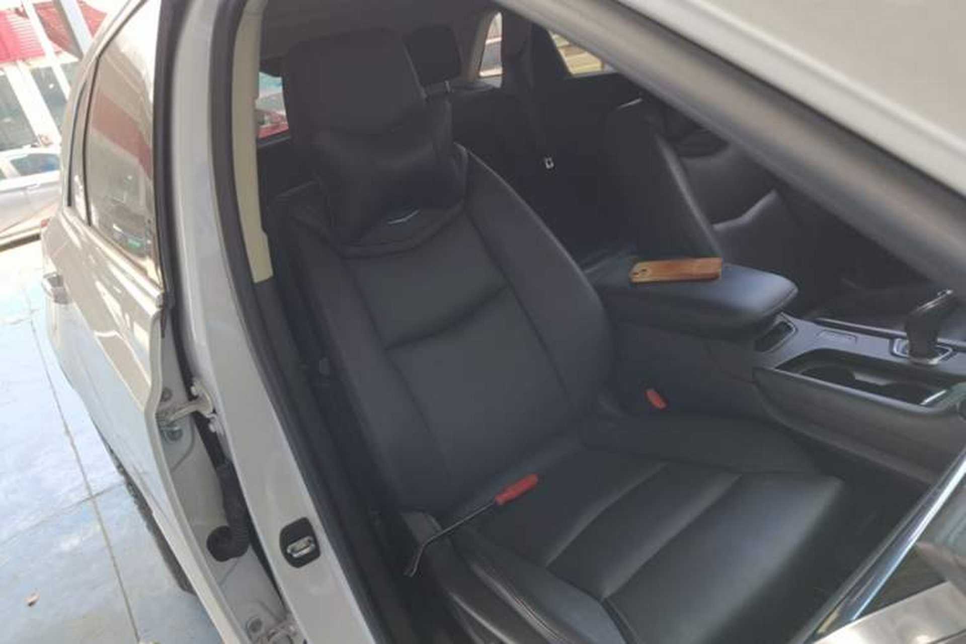 Used Cadillac XT5 2018 25T Luxury Model Right Front Seat