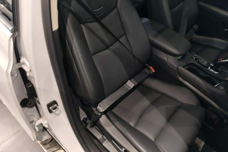 Used Cadillac XT5 2018 25T Luxury Model Right Front Seat