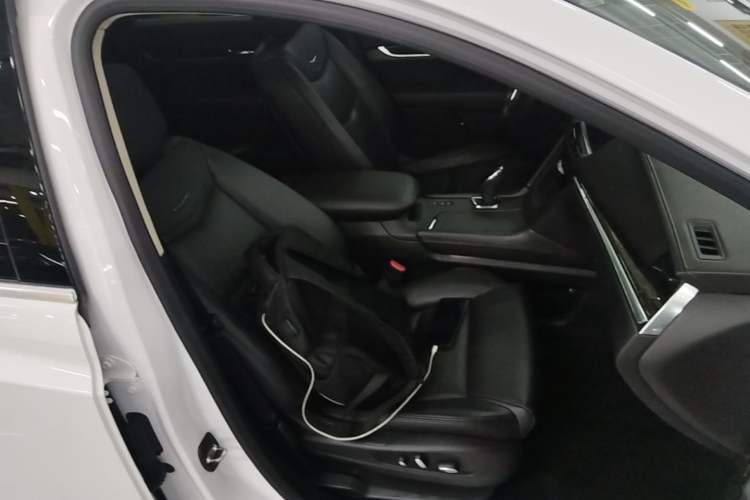 Used Cadillac XT5 2018 28T Four-Wheel Drive Luxury Model Right Front Seat