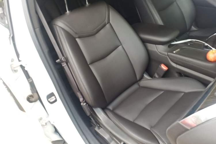 Used Cadillac XT5 2018 25T Tech Model Right Front Seat