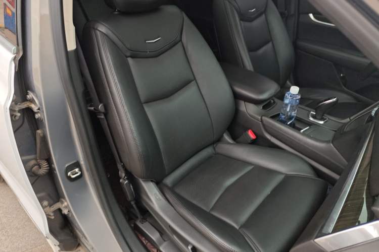 Used Cadillac XT5 2018 25T Luxury Model Right Front Seat
