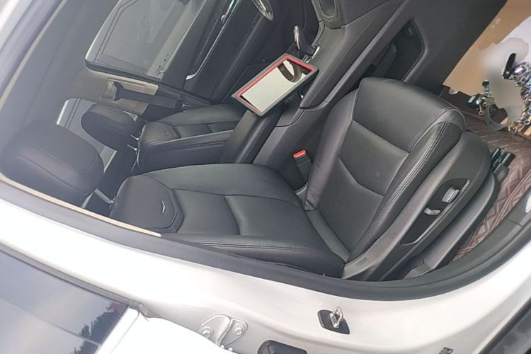 Used Cadillac XT5 2018 25T Luxury Model Right Front Seat